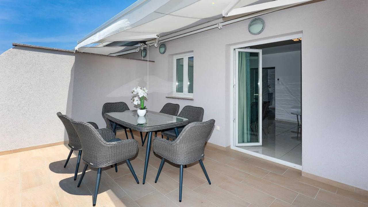 Apartmani "Villa Barbara" Novalja Exterior photo